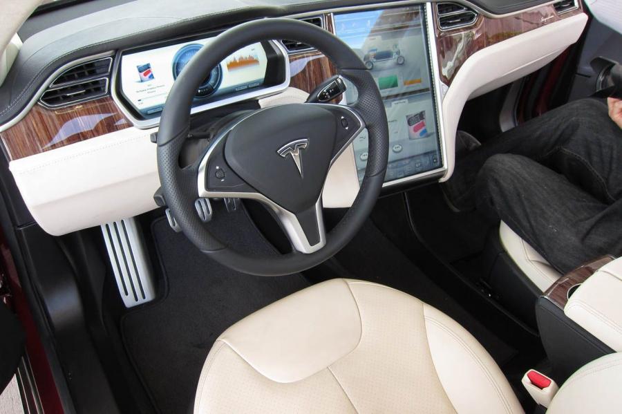  Tesla Model S Beta 2011 года  (фото 36 из 39)